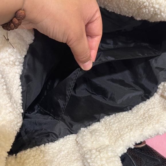 Victoria's Secret Cream Plush Tote - Picture 11 of 12